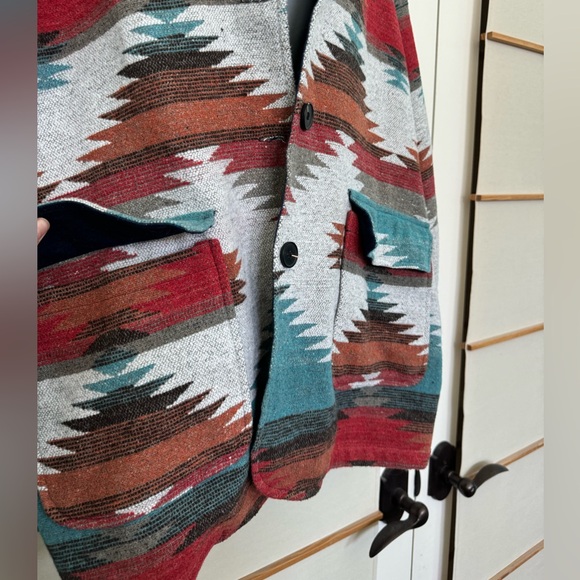 Veveret Aztec pattern shacket size S - Picture 6 of 7